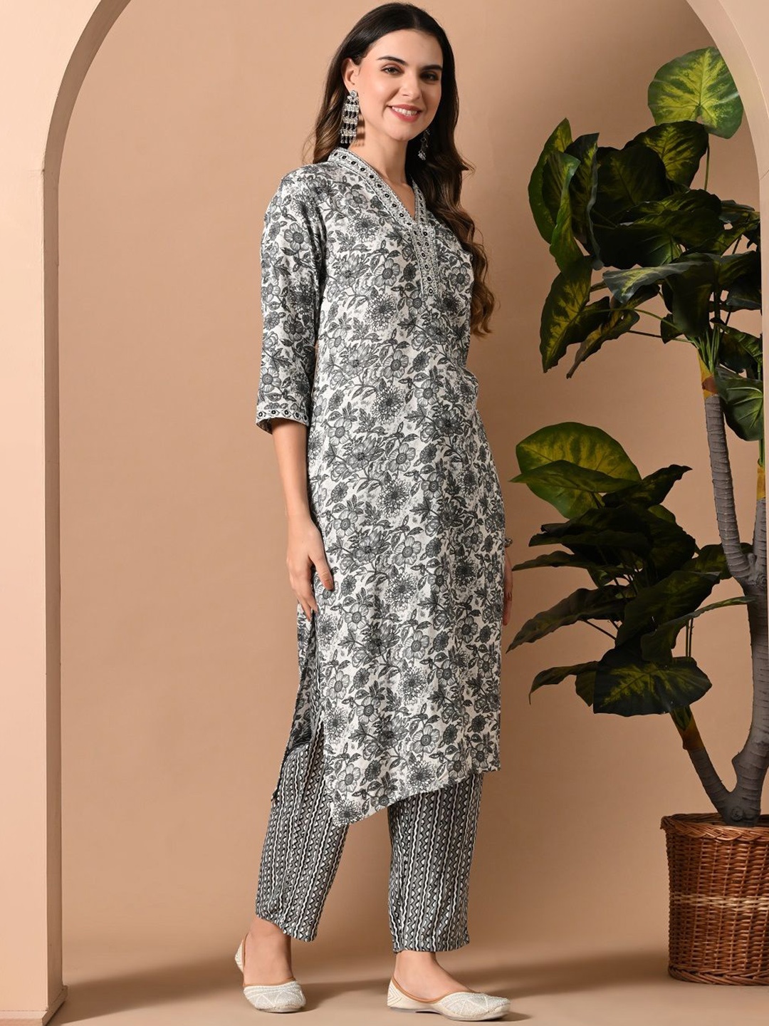 

DORIYA Floral Printed Mirror Work Pure Cotton Straight Kurta with Palazzos, Grey