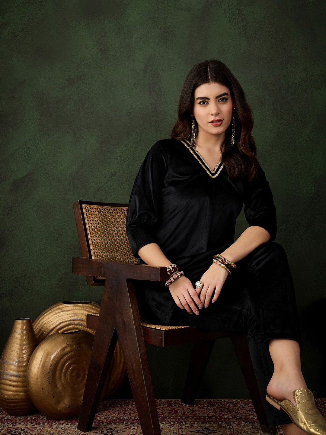 

Sangria Self-Design Velvet Winter Tunic & Trouser, Black