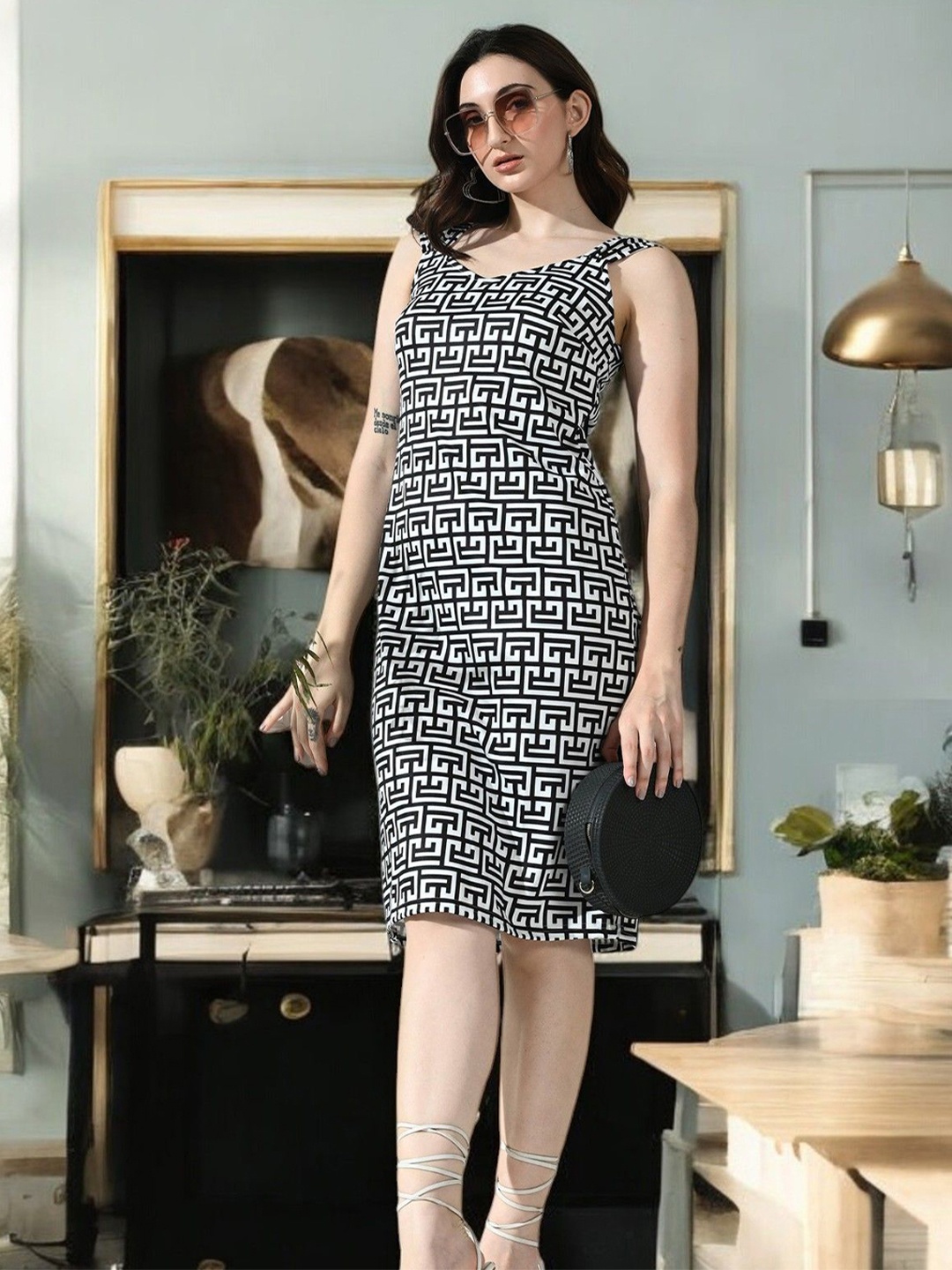 

Arbiter Collection Women V-Neck Geometric Printed A-line Dress, Black