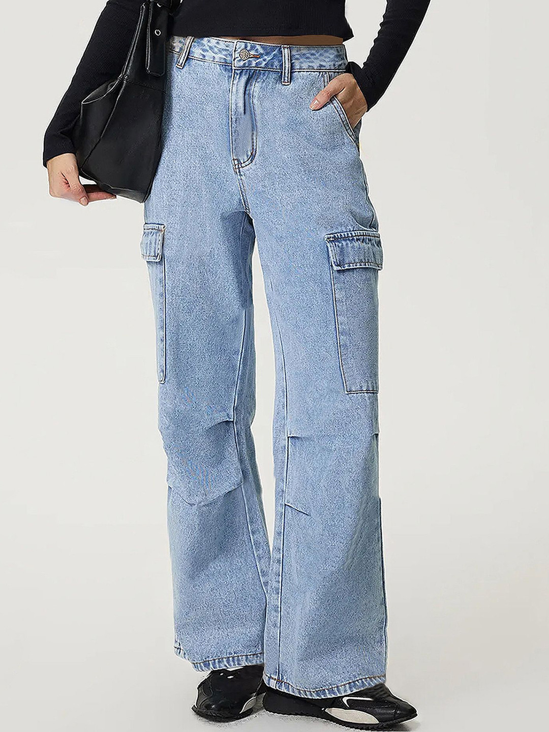 

StyleCast x Revolte Women Relaxed Fit Light Fade Jeans, Blue