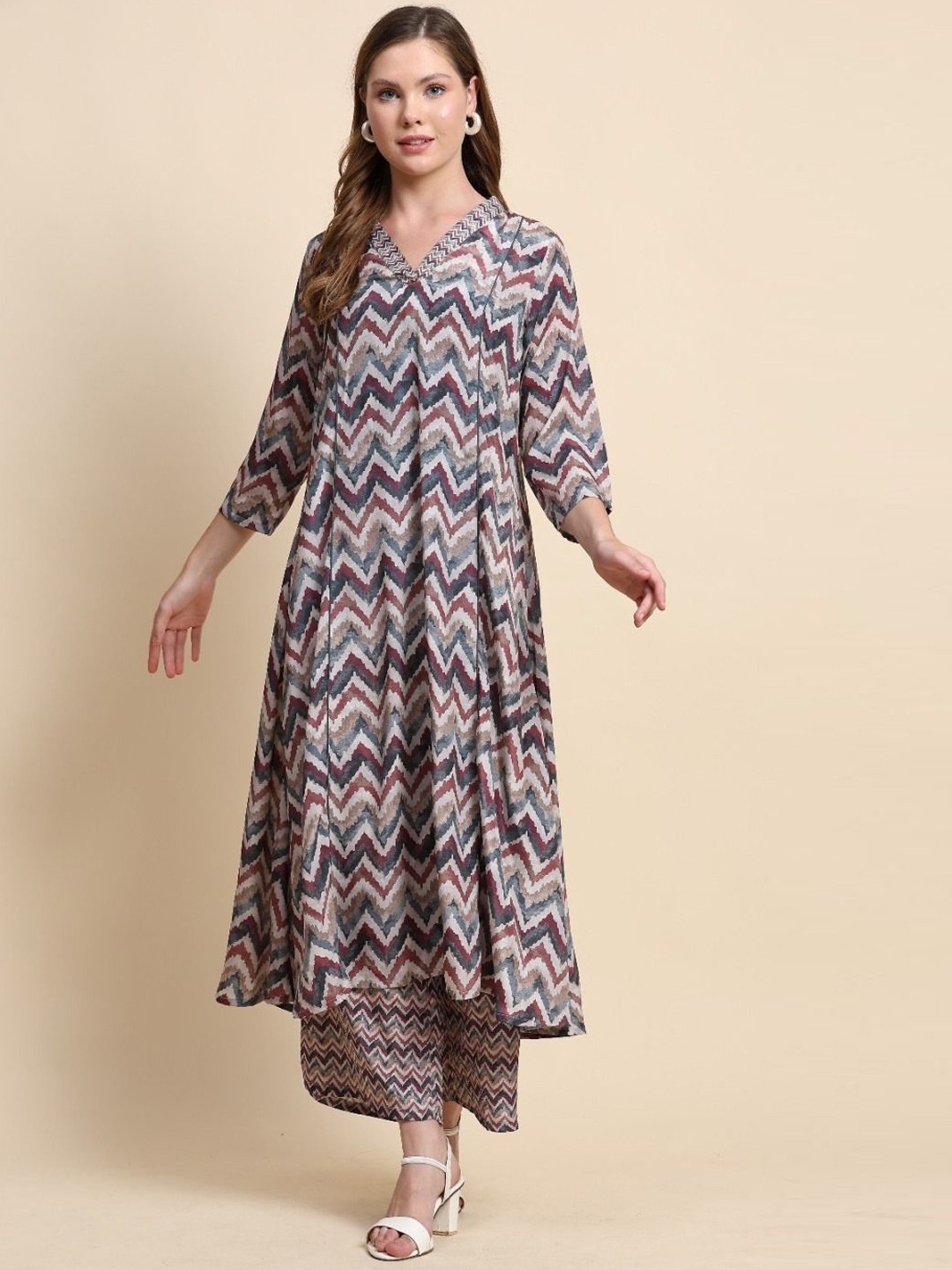 

BAESD Women Chevron Printed Three-Quarter Sleeves Regular Kurta With Palazzos Sets, Grey