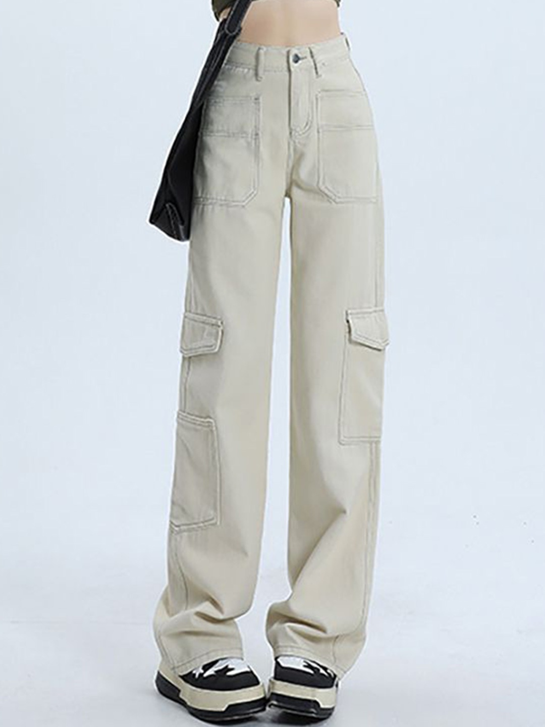 

StyleCast x Revolte Women Relaxed Fit Light Fade Jeans, Off white