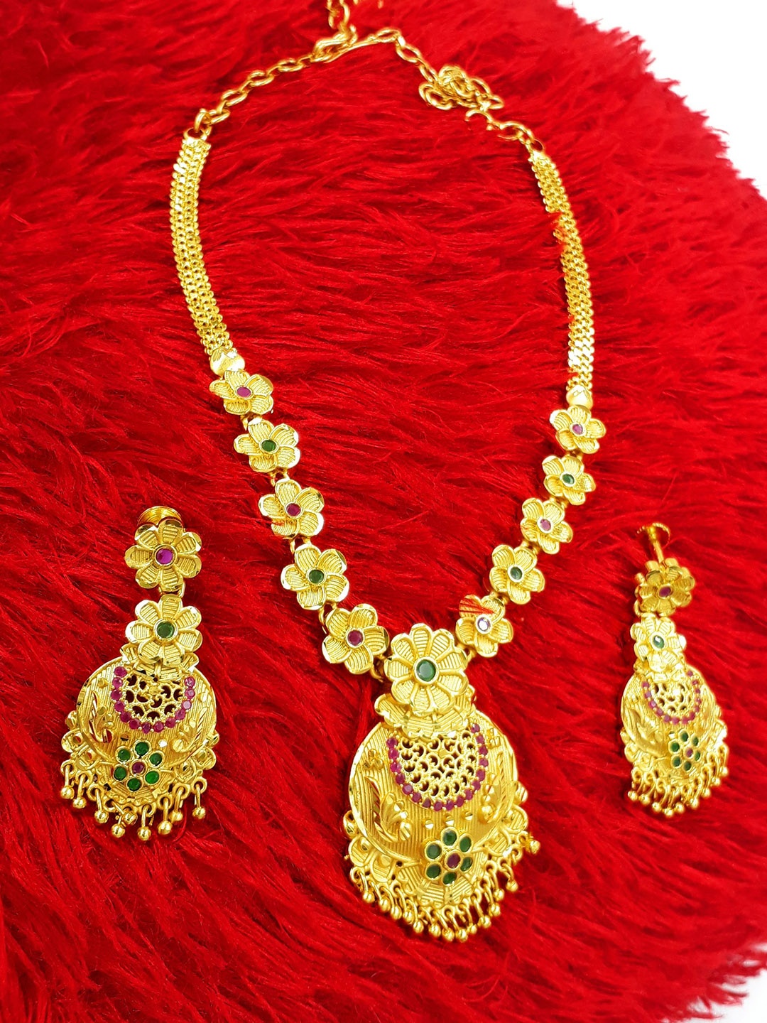 

Anujeet Fashion Hub Gold-Plated Stone Studded Jewellery Set