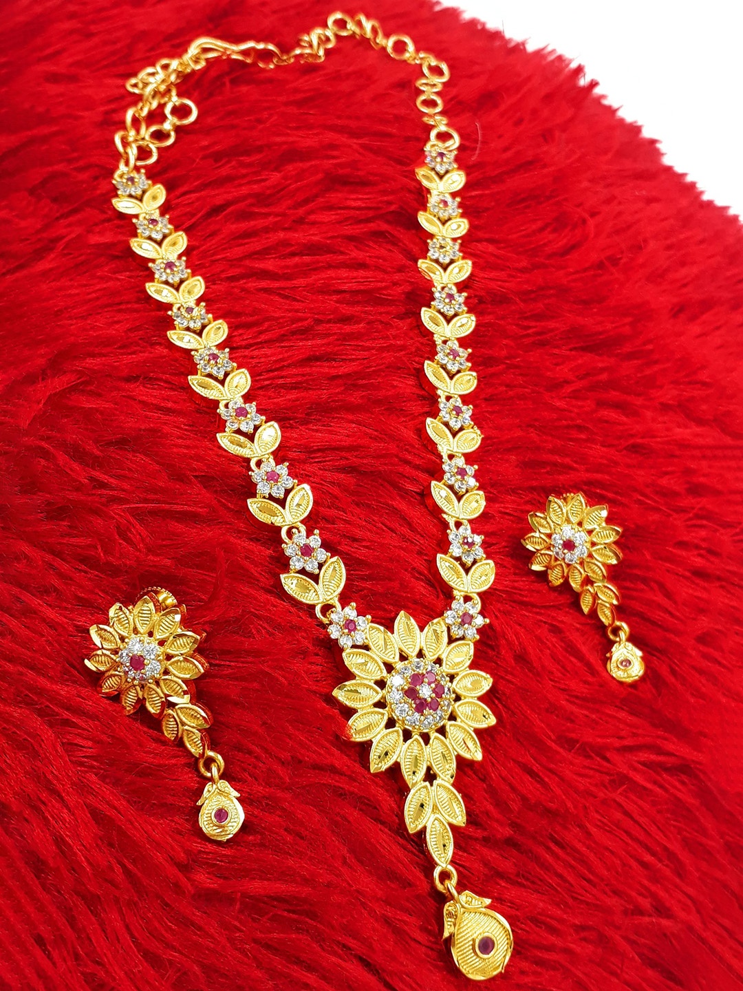 

Anujeet Fashion Hub Gold-Plated Stone-Studded Jewellery Set