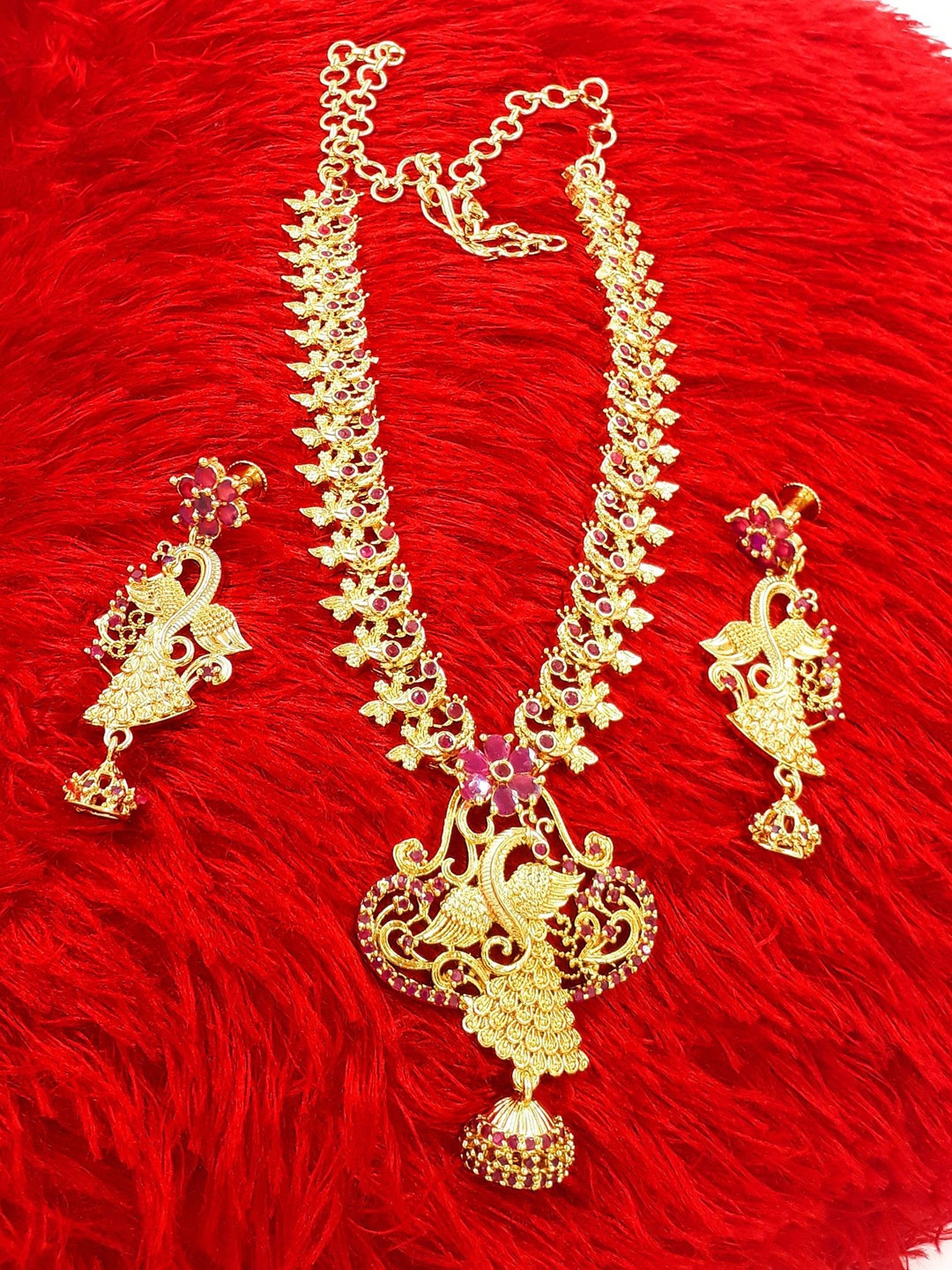 

Anujeet Fashion Hub Gold-Plated Crystals Stone-Studded Jewellery Set