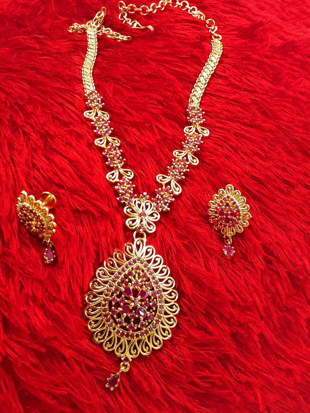 

Anujeet Fashion Hub Gold-Plated Stone-Studded Jewellery Set