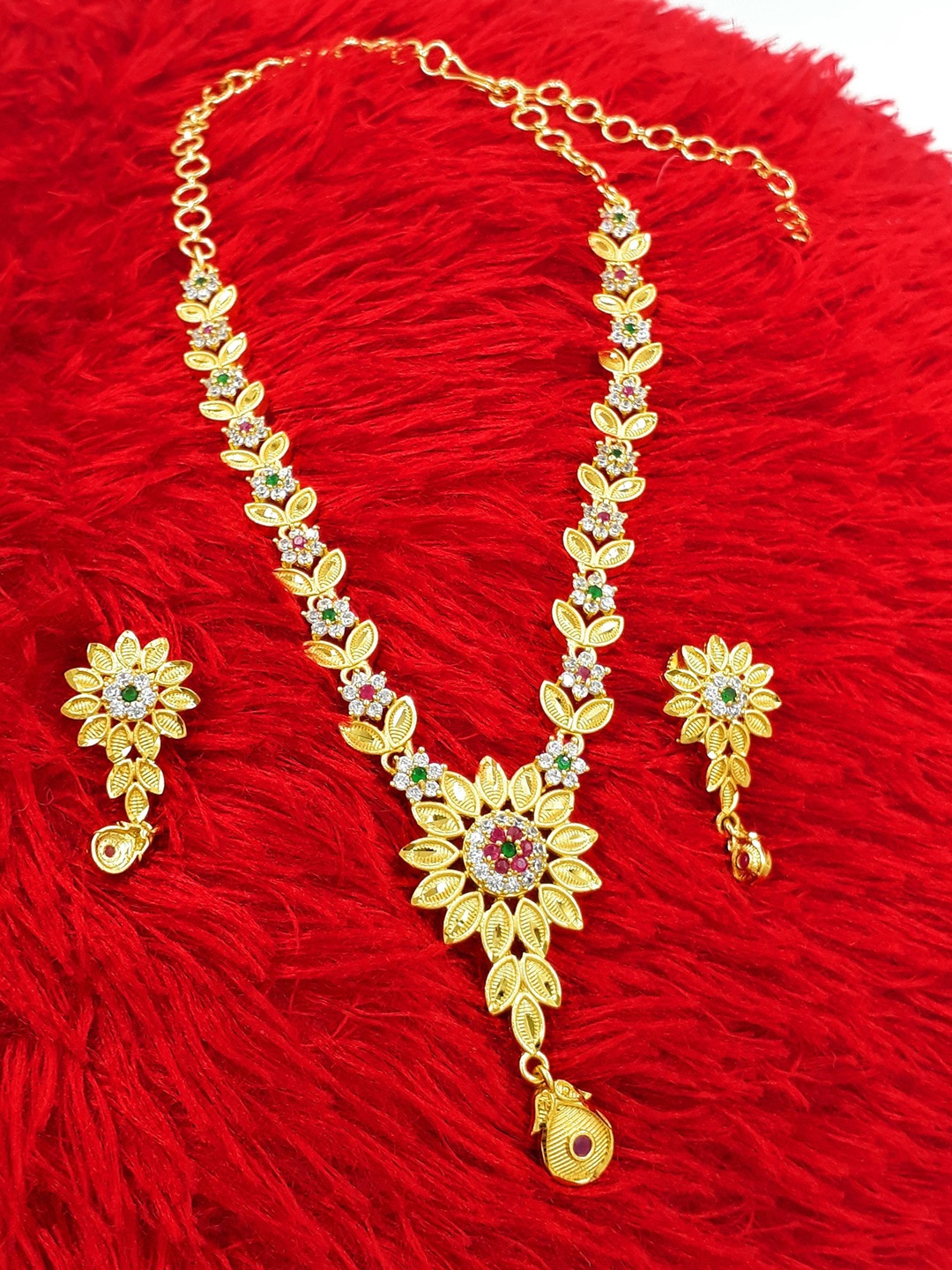 

Anujeet Fashion Hub Gold-Plated Stone-Studded Jewellery Set