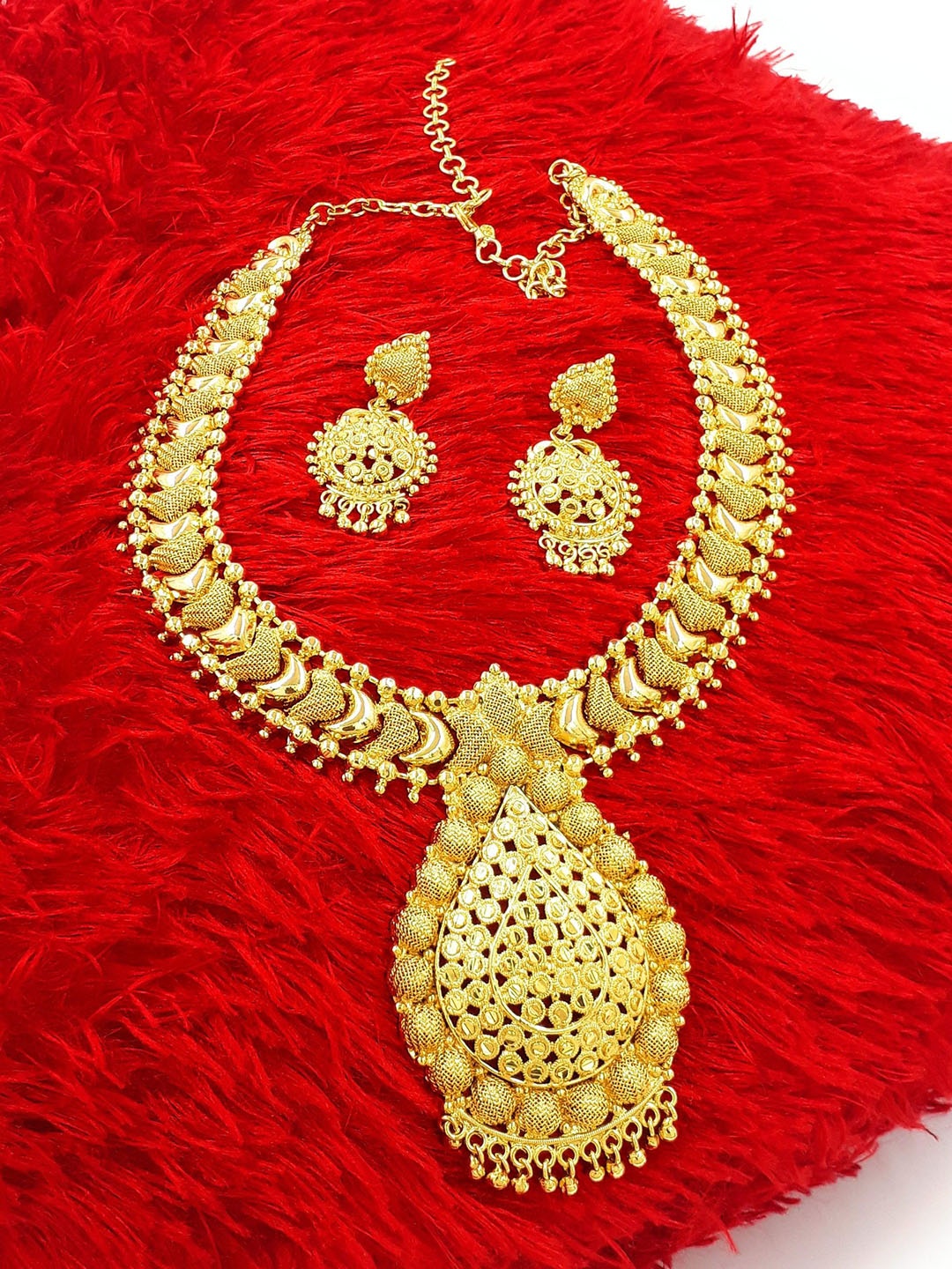 

Anujeet Fashion Hub Gold-Plated Jewellery Set