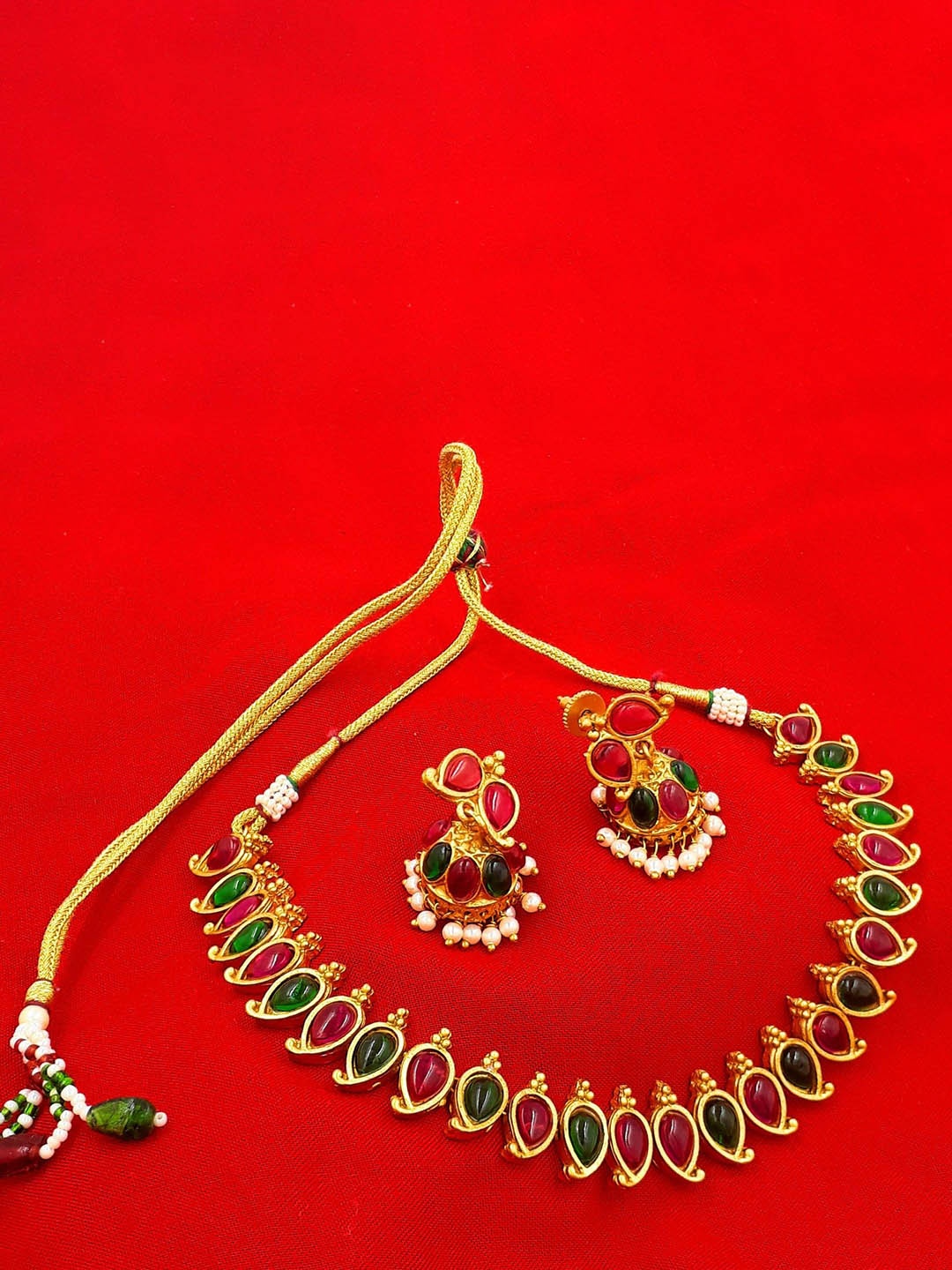 

Anujeet Fashion Hub Stone-Studded & Beaded Jewellery Set, Gold