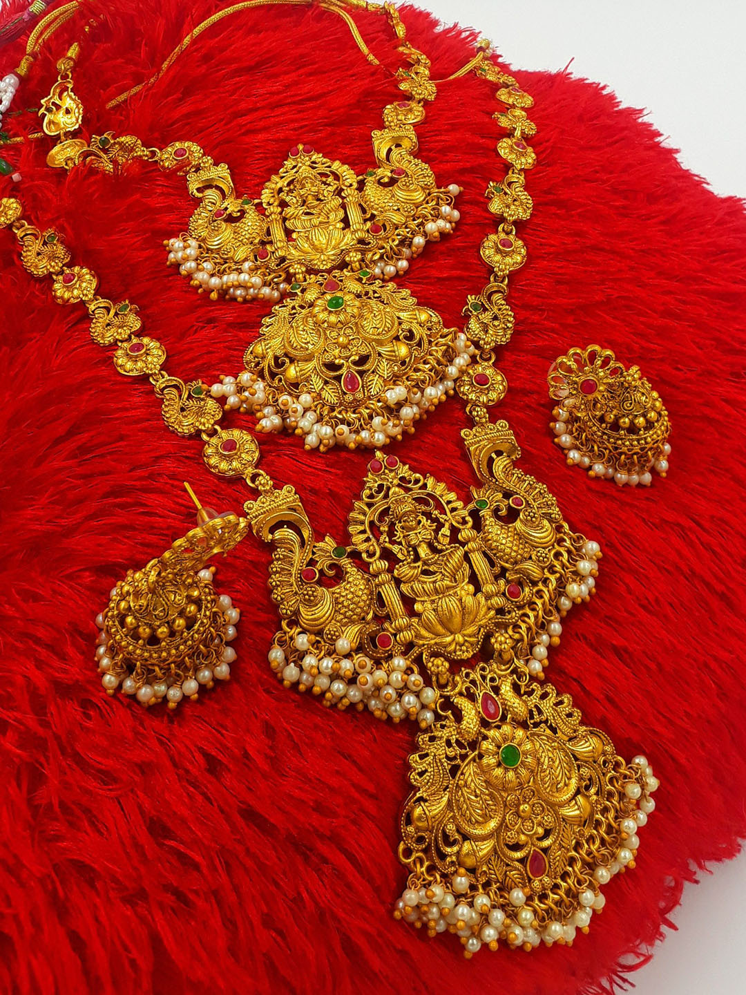 

Anujeet Fashion Hub Stones Studded & Beaded Jewellery Set, Gold