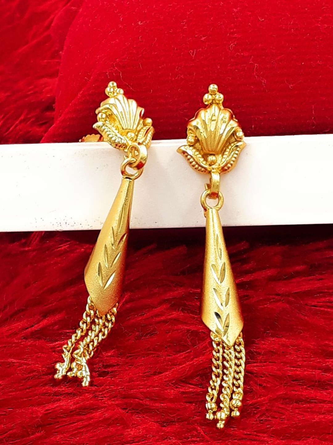

Anujeet Fashion Hub Gold-Plated Contemporary Drop Earrings