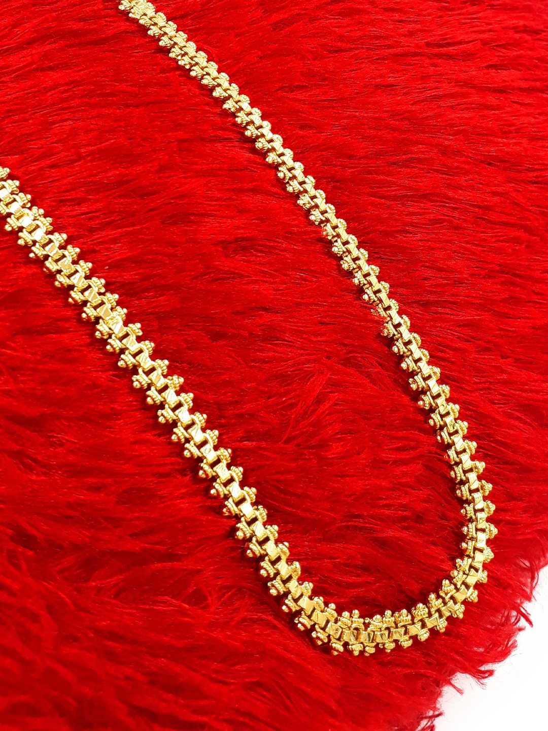 

Anujeet Fashion Hub Gold-Plated Minimal Chain