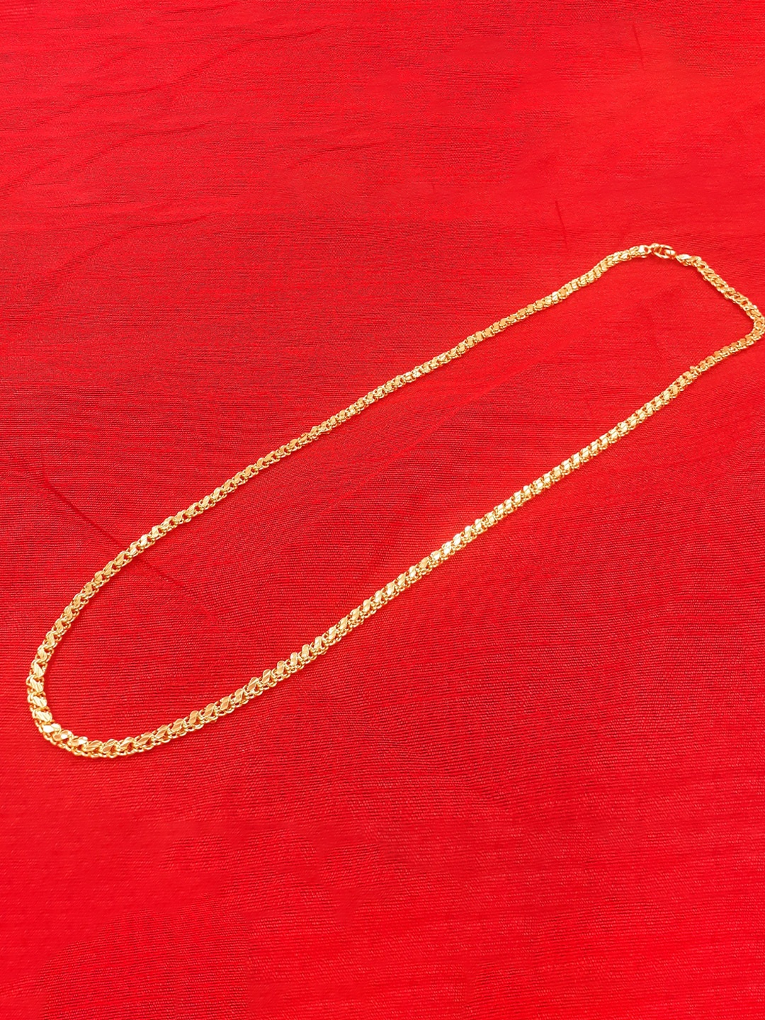 

Anujeet Fashion Hub Gold-Plated Minimal Chain