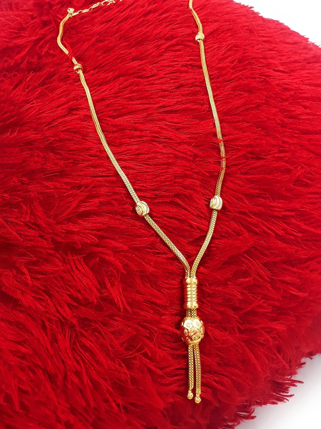 

Anujeet Fashion Hub Gold-Plated Minimal Chain