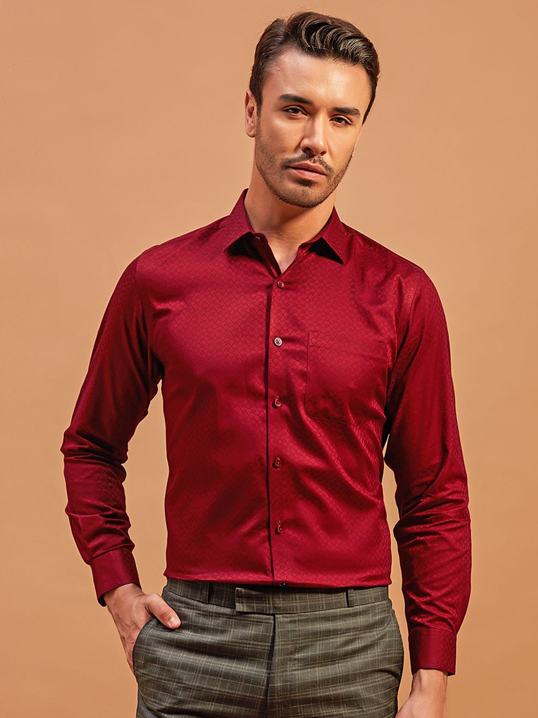 

THINC Men Spread Collar Textured Cotton Slim Fit Formal Shirt, Maroon