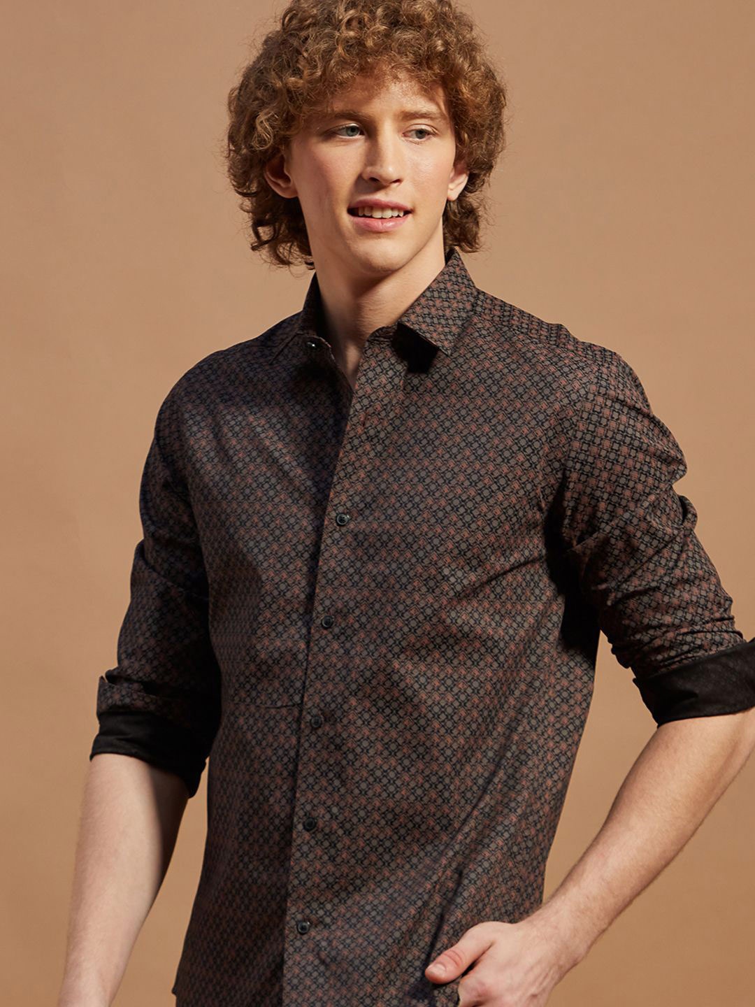 

THINC Men Spread Collar Abstract Printed Cotton Casual Shirt, Brown