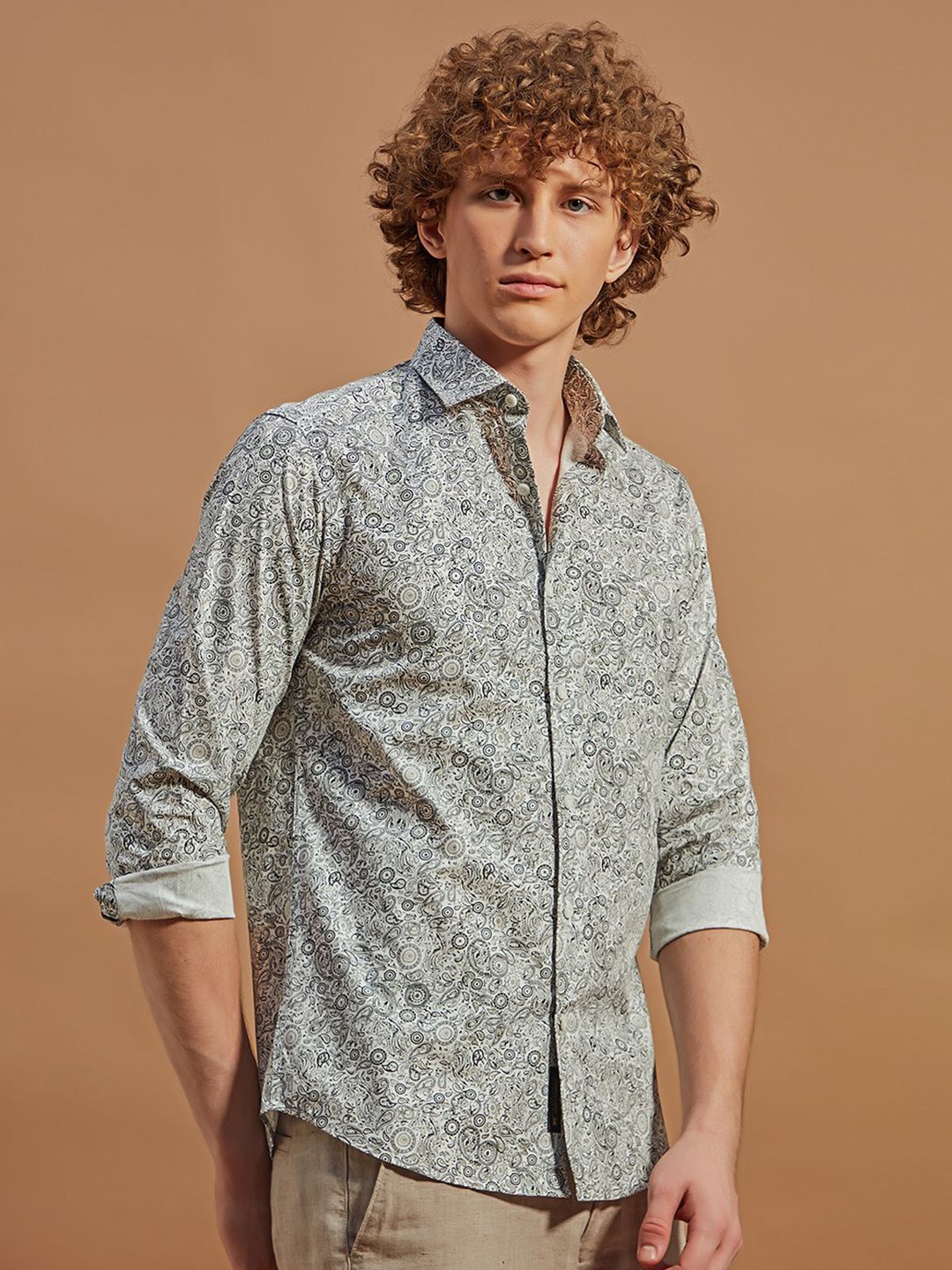 

THINC Men Spread Collar Ethnic Motifs Printed Cotton Casual Shirt, Off white