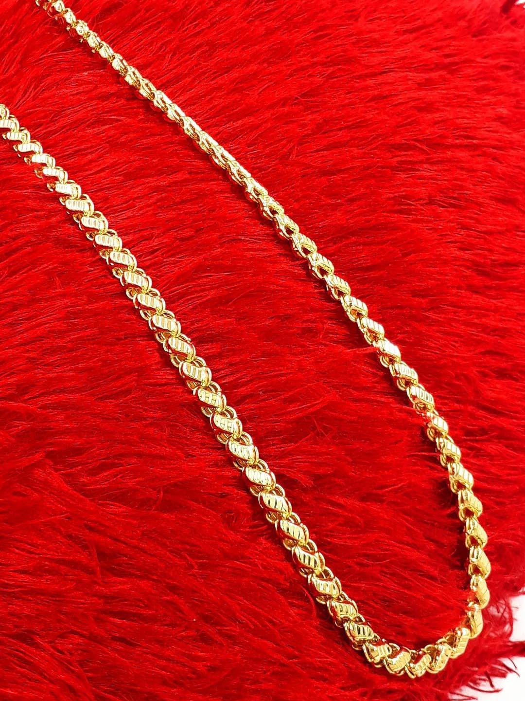 

Anujeet Fashion Hub Gold-Plated Minimal Chain