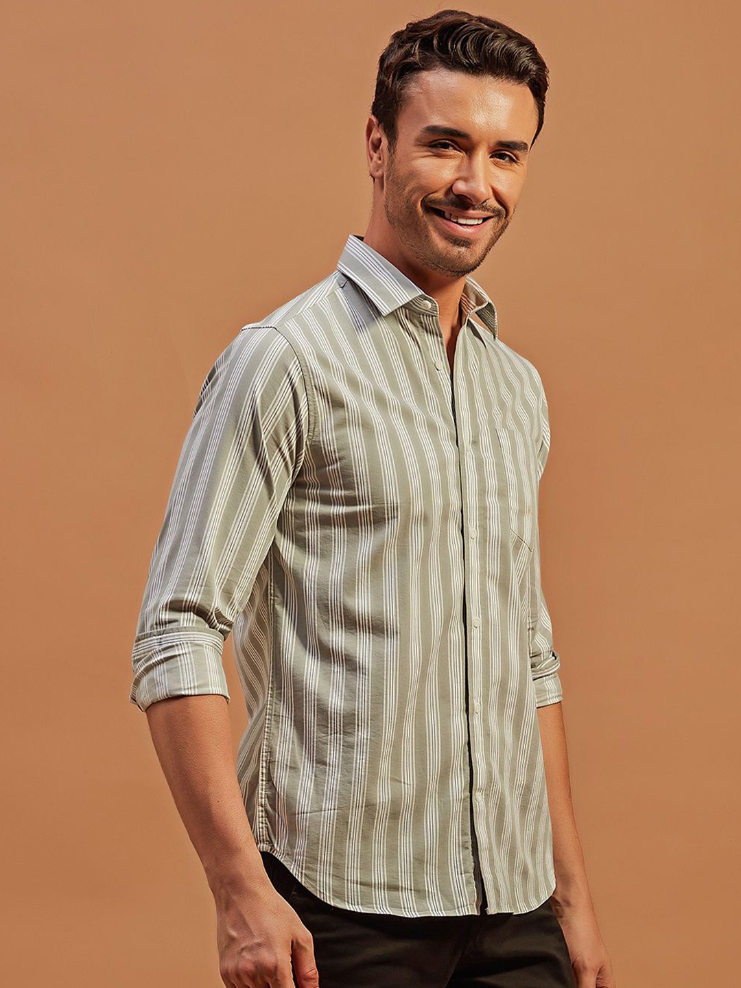 

THINC Men Spread Collar Vertical Striped Cotton Casual Shirt, Olive