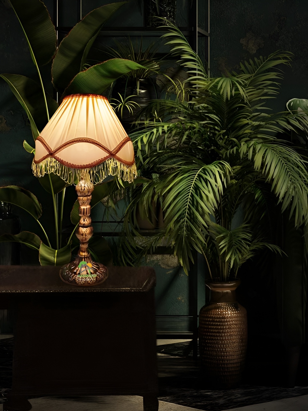 

Weldecor Gold-Toned Textured Acrylic Contemporary Frusturical Shaped Table Lamp