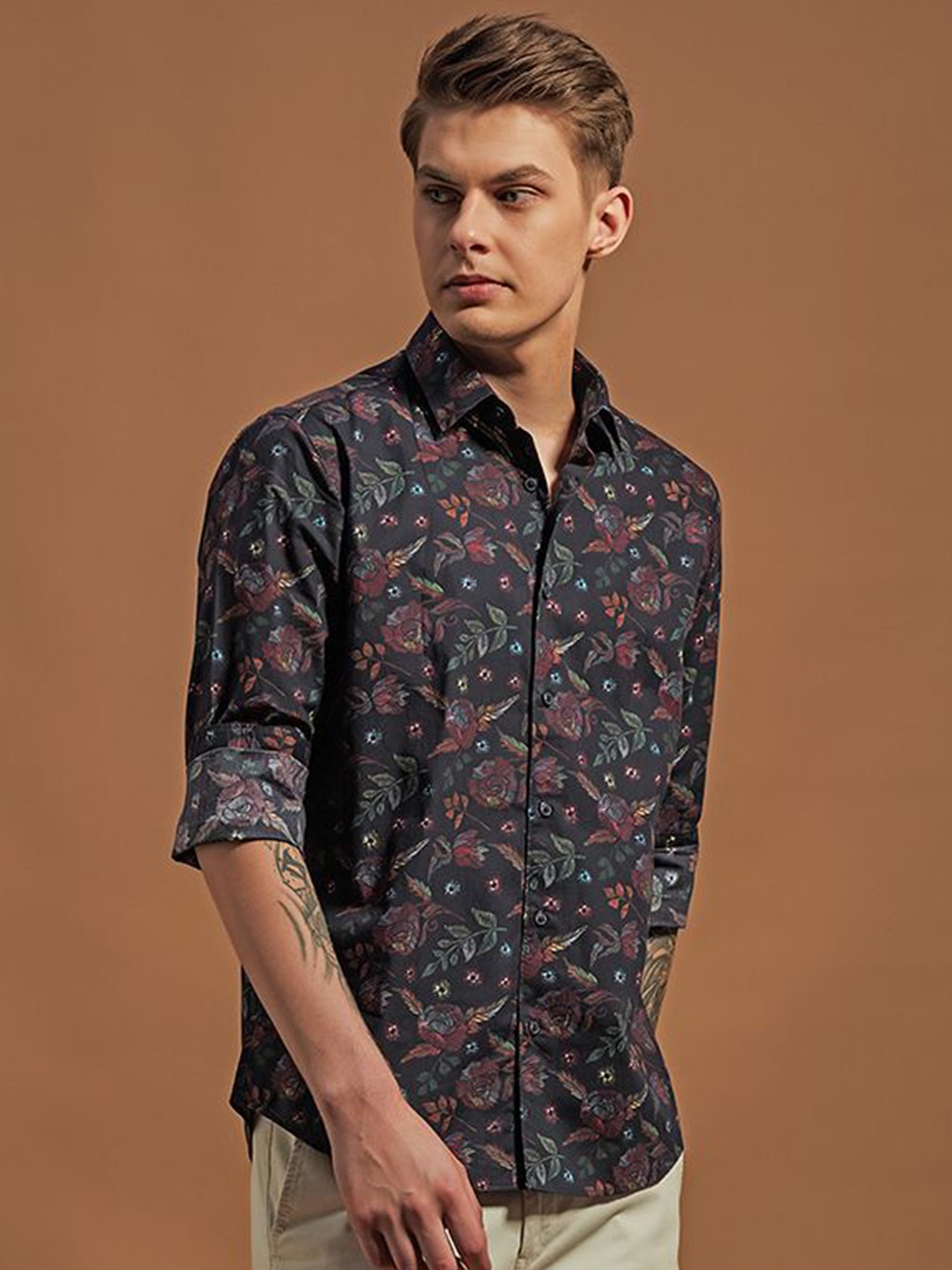 

THINC Men Spread Collar Floral Printed Cotton Casual Shirt, Brown