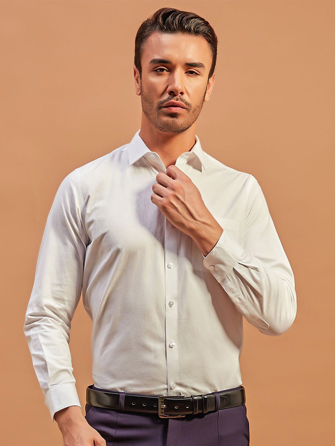 

THINC Men Spread Collar Textured Cotton Formal Shirt, Off white