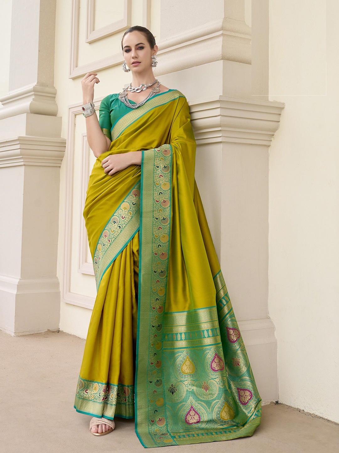 

MAHALASA Ethnic Motifs Woven Design Zari Pure Silk Banarasi Saree, Green