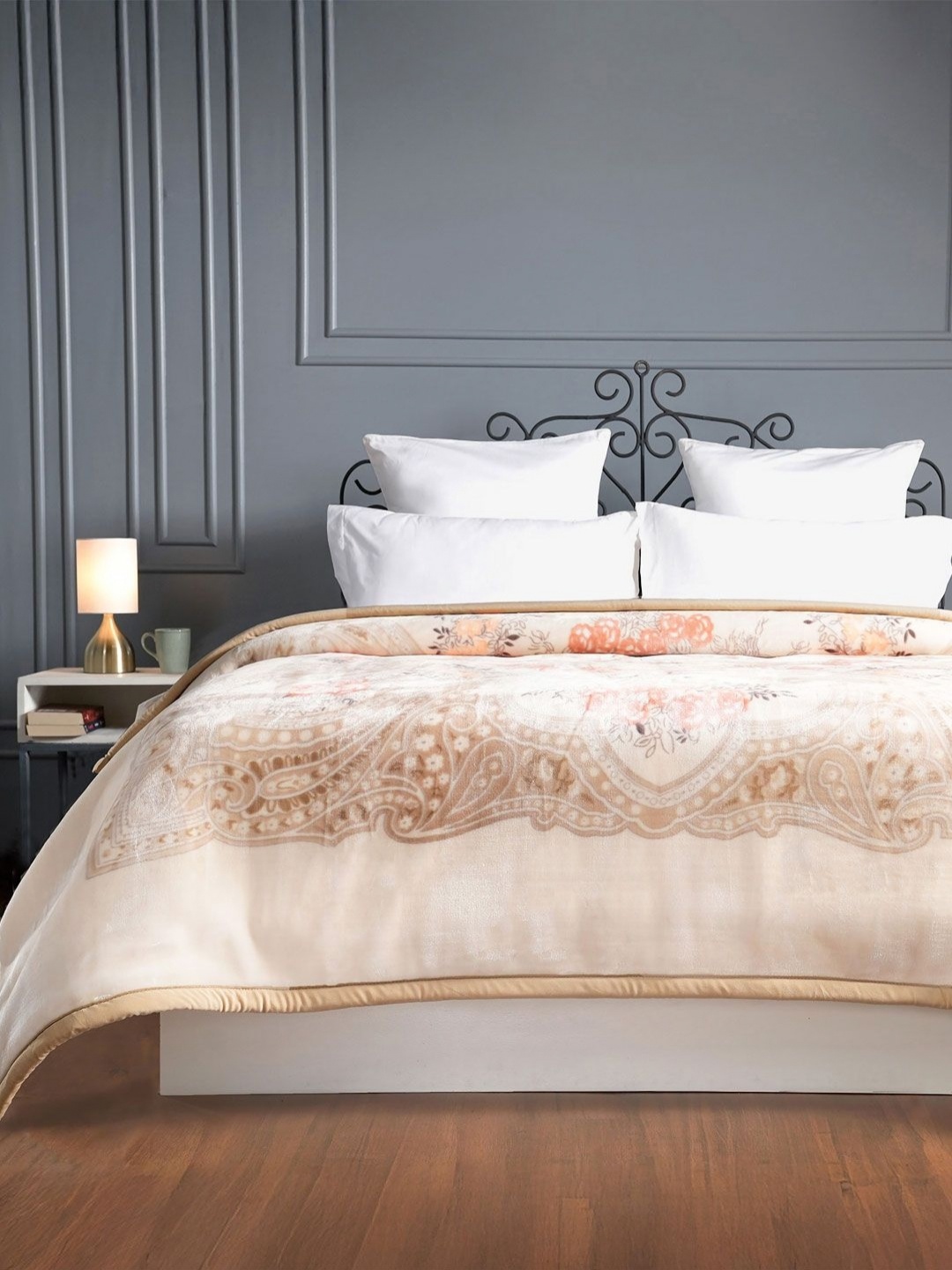 

MYTRIDENT Plush Paradise Brown & Peach-Coloured Paisley Winter Double Bed Blanket