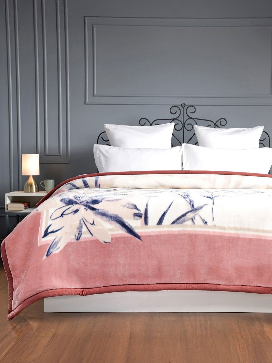 

MYTRIDENT Sophia White & Pink Floral Winter Double Bed Blanket