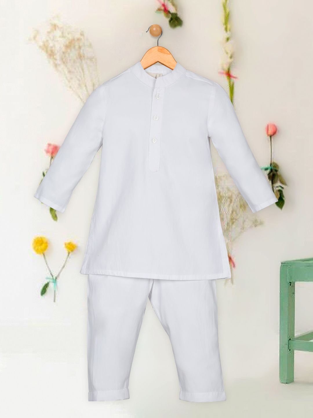 

SAKA DESIGNS Boys Mandarin Collar Long Sleeves Straight Kurta & Pyjama, White