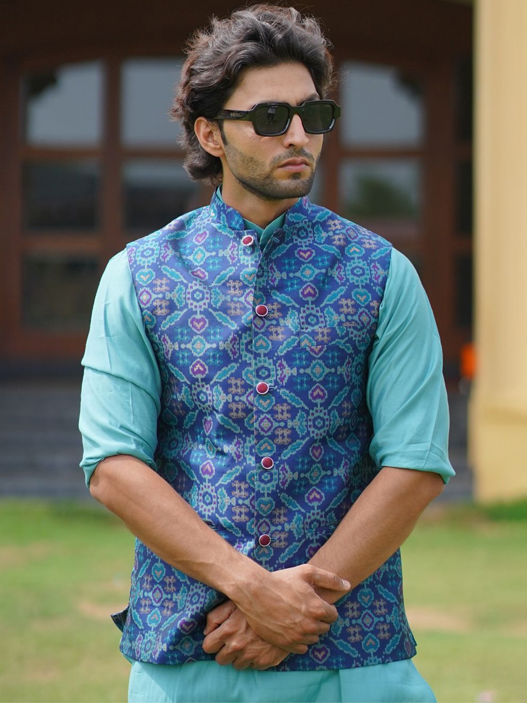 

The Kurta Studio Mandarin Collar Straight Kurta With Pyjama & Jacket, Blue