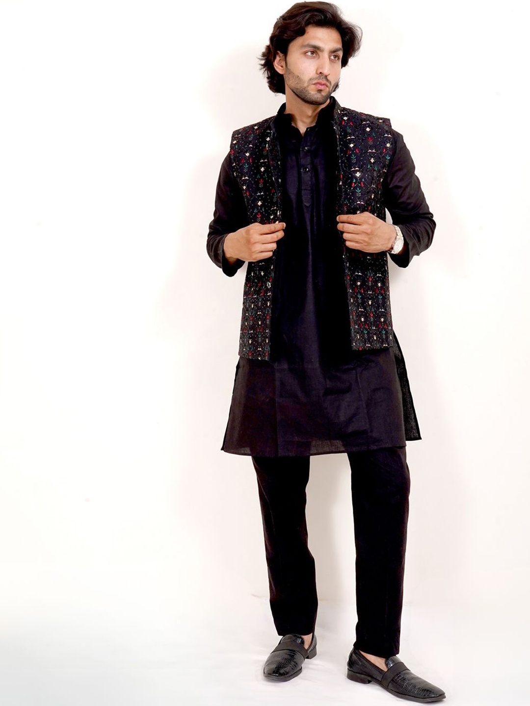 

The Kurta Studio Mandarin Collar Straight Kurta With Trouser & Embroidered Jacket, Black