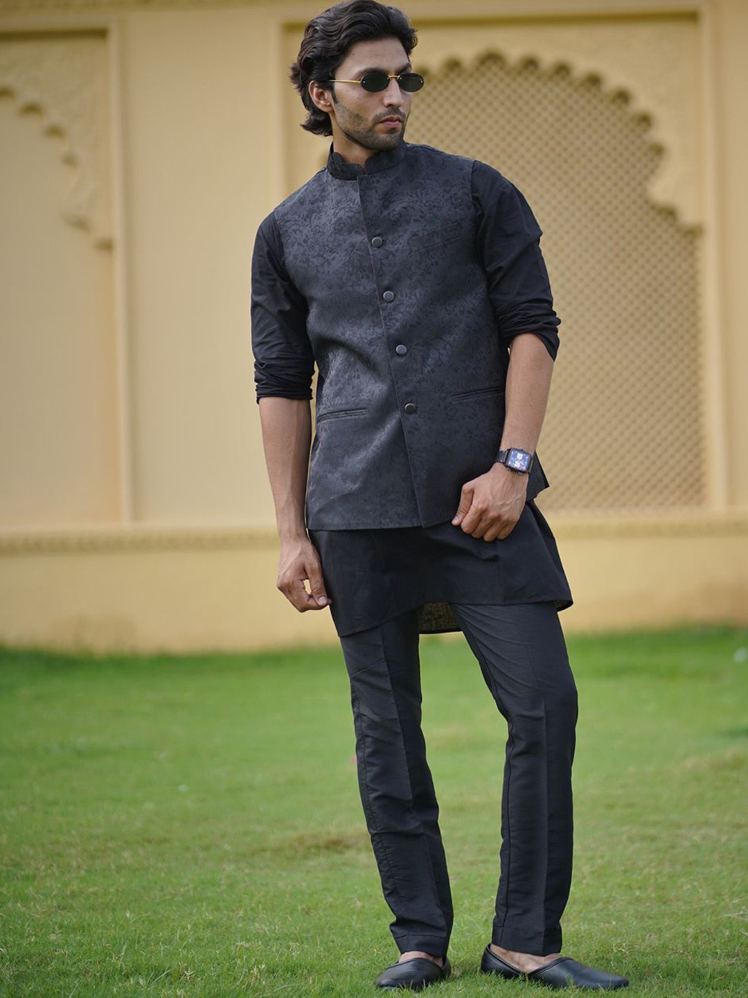 

The Kurta Studio Mandarin Collar Straight Kurta With Trouser & Jacquard Jacket, Black