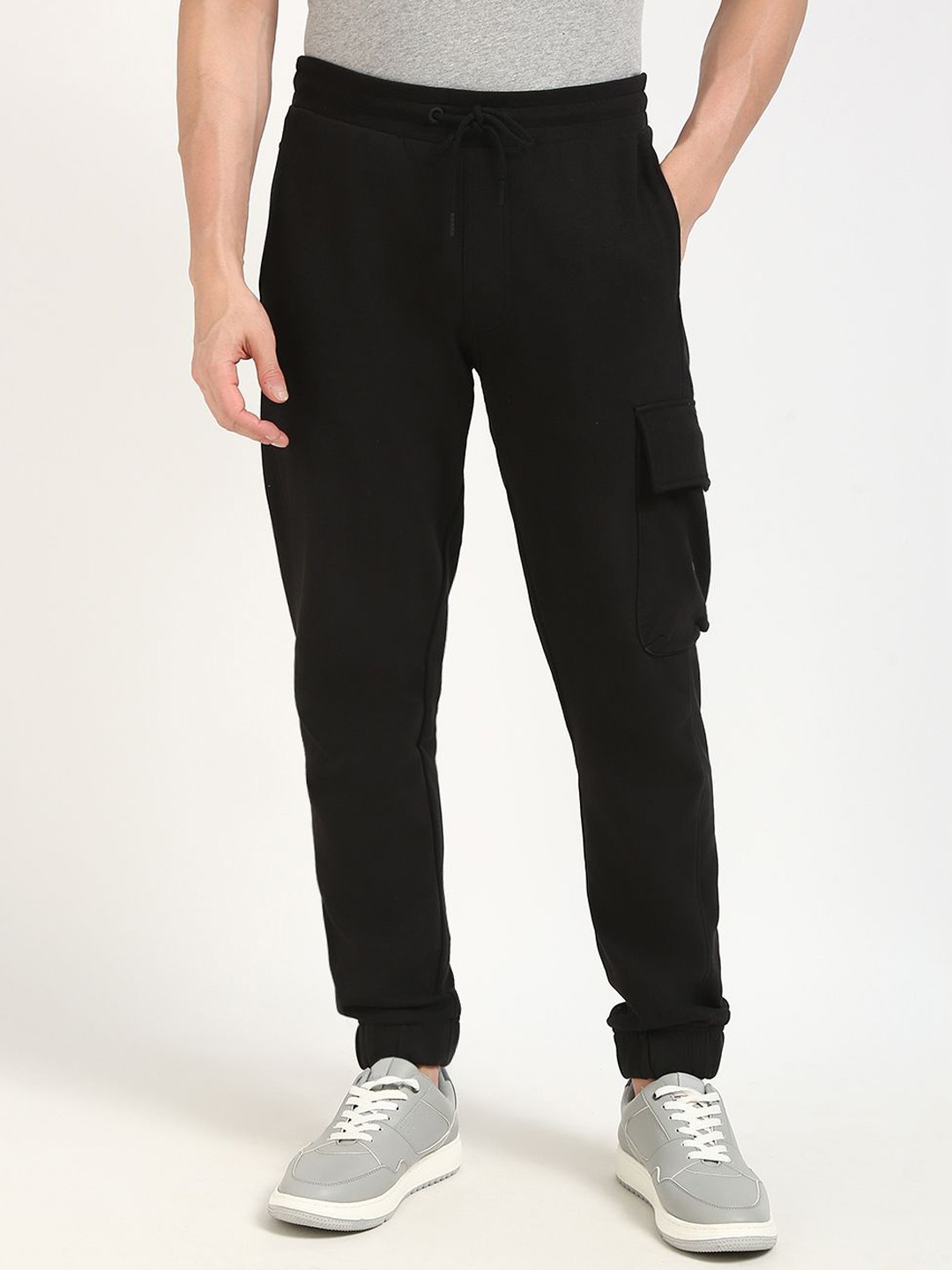 

Calvin Klein Jeans Men Regular Fit Cotton Mid Rise Jogger, Black