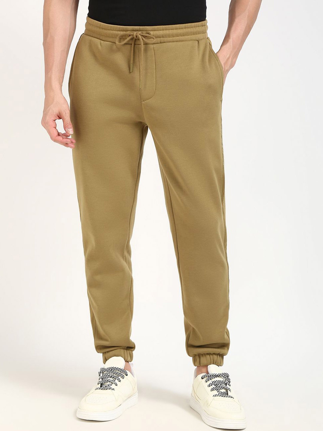 

Calvin Klein Jeans Men Mid-Rise Joggers, Olive