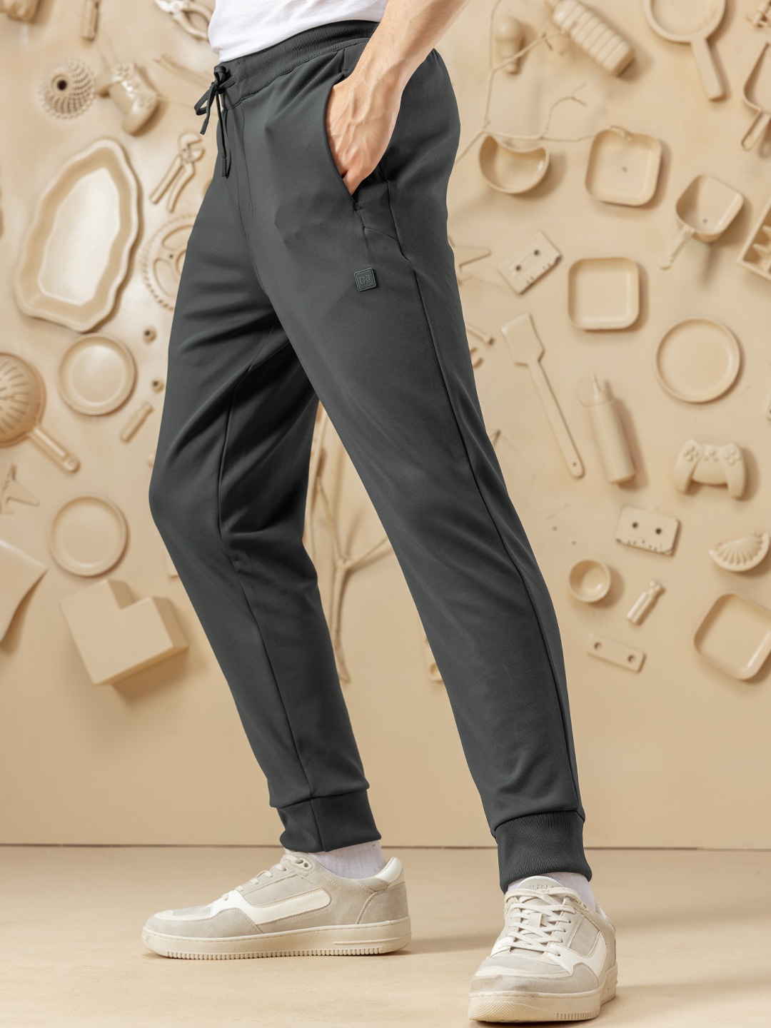

DAMENSCHReNEWd Men Mid-Rise Joggers, Grey