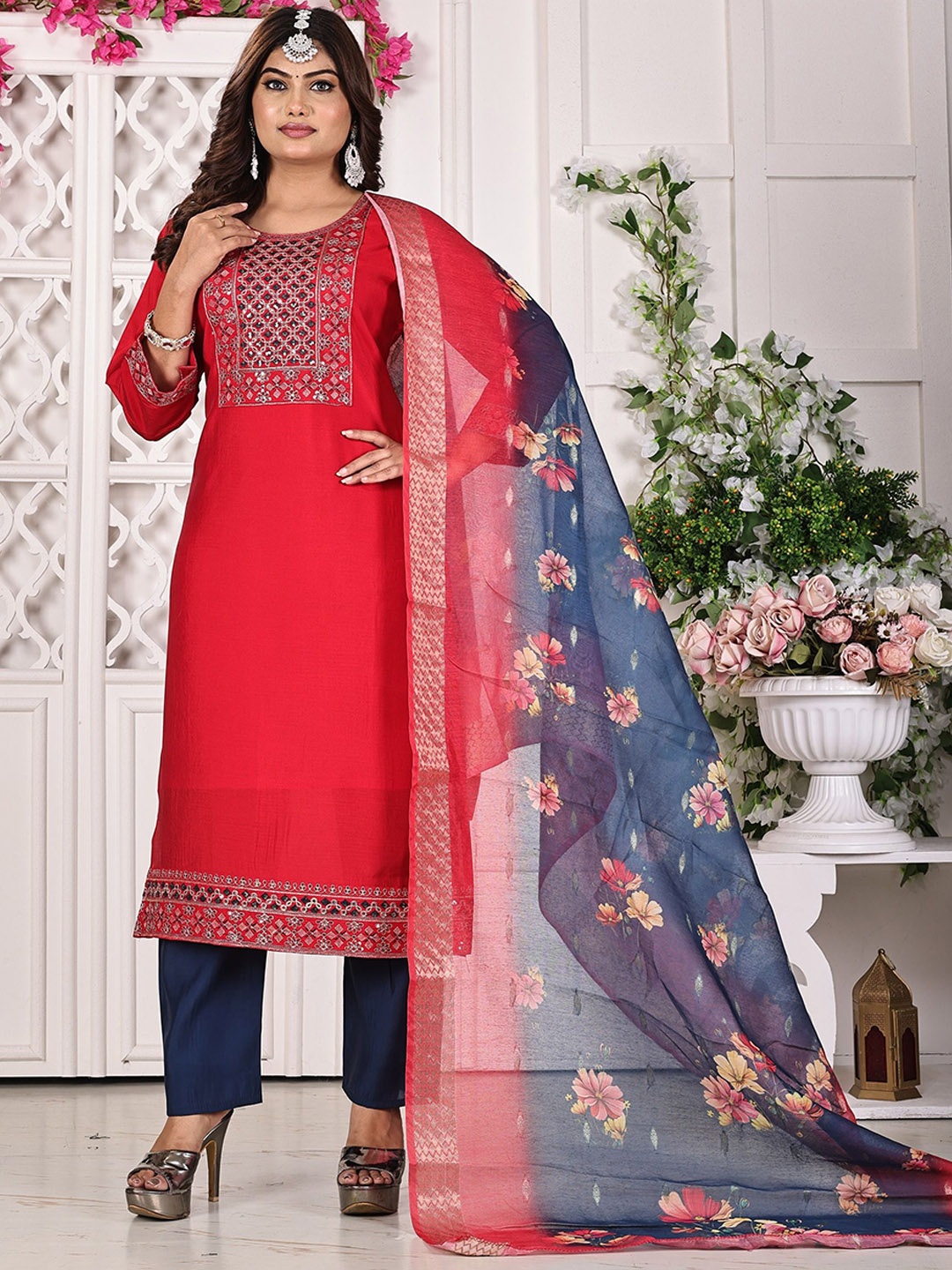 

Maheesha Ethnic Motifs Embroidered Sequinned Kurta with Trousers & Dupatta, Red