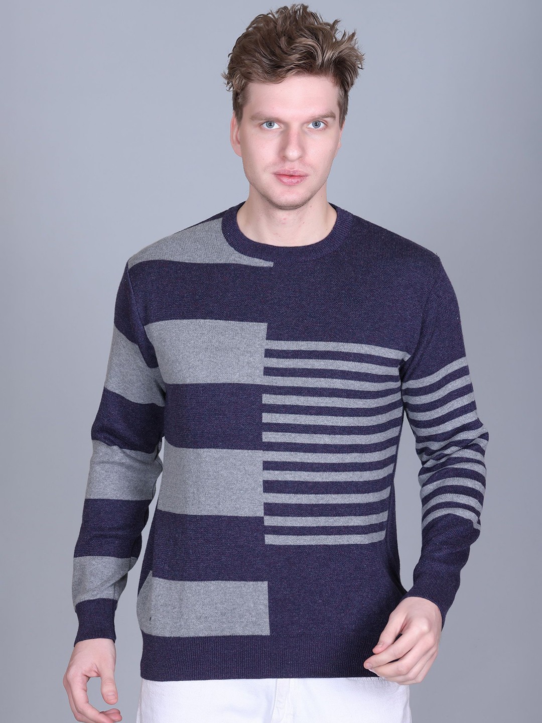 

BeriBlu Men Colourblocked Pullover Sweaters, Purple