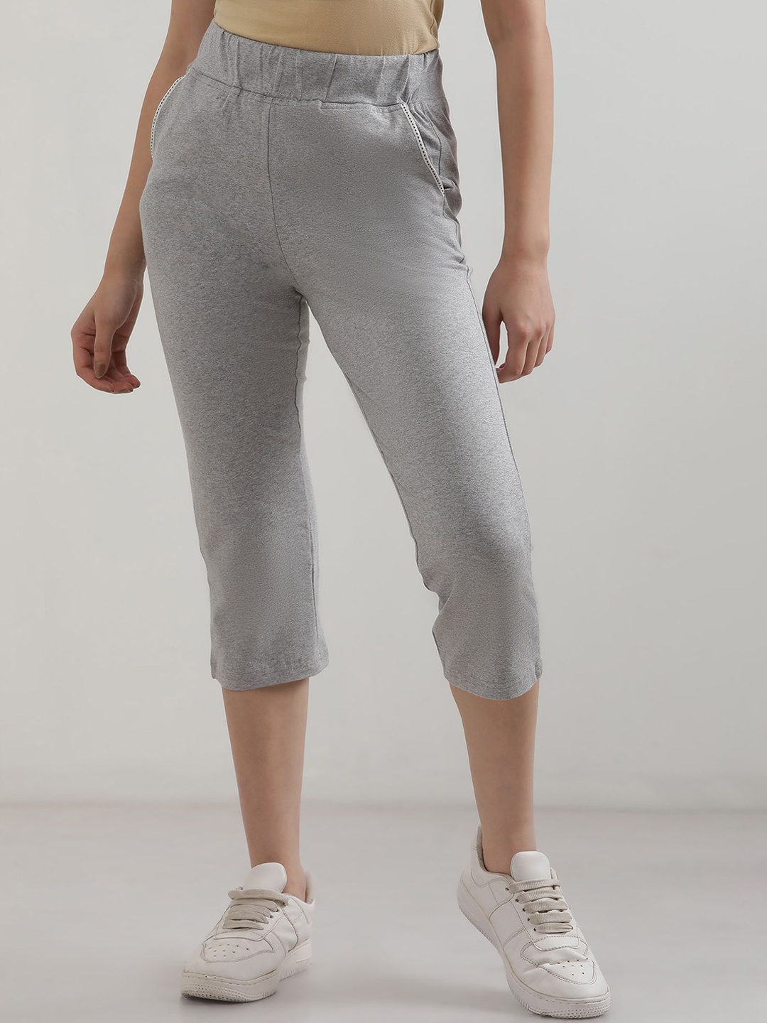 

elleven Women Straight Fit Mid-Rise Cotton Capris, Grey