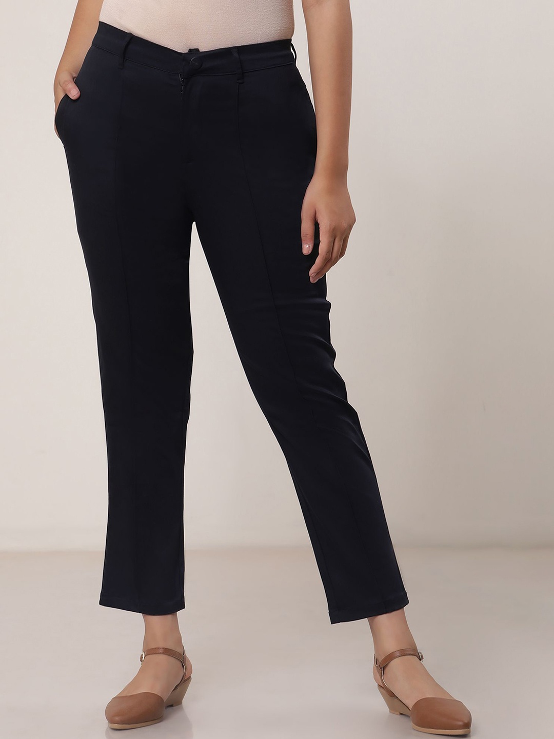 

elleven Women Slim Fit Cotton RegularTrousers, Black