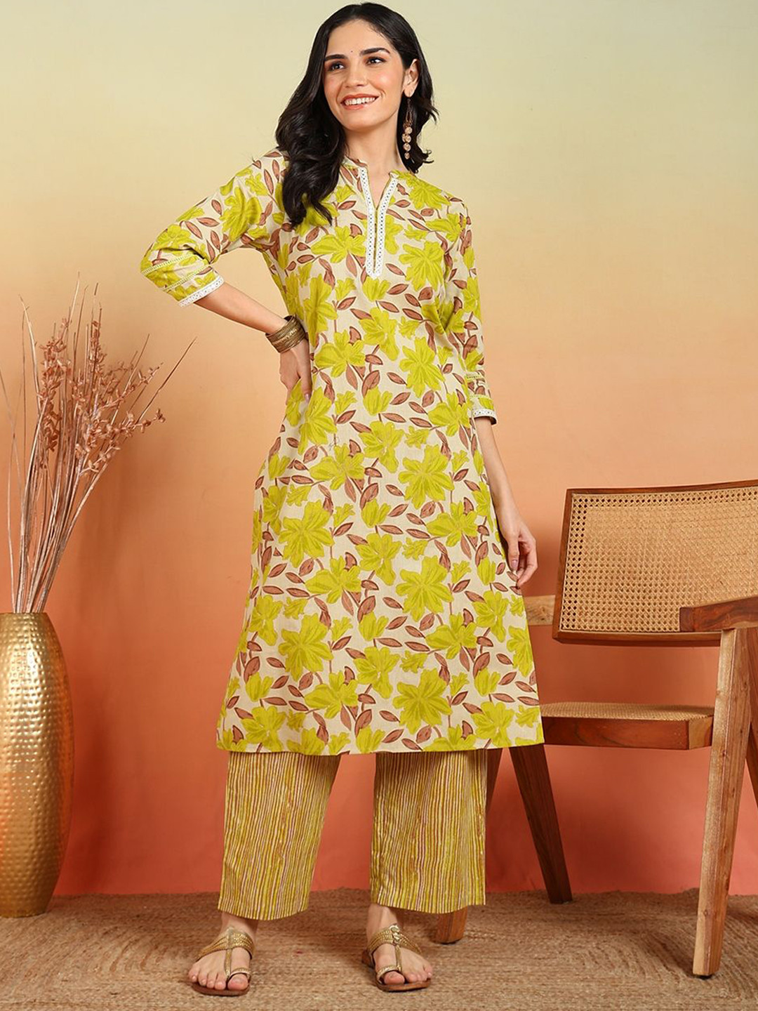

IKRASS Floral Printed Cotton Straight Kurta with Trousers, Cream