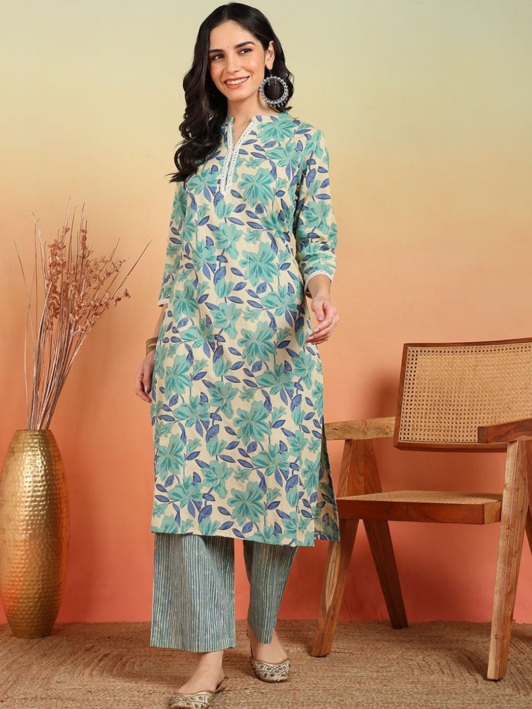 

IKRASS Floral Printed Mirror Work Straight Kurta with Trousers, Green