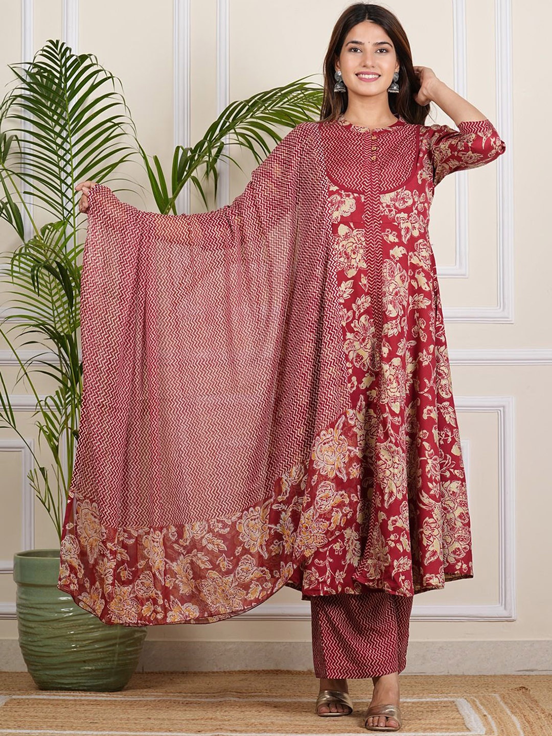 

IKRASS Floral Printed Empire Anarkali Kurta with Trousers & Dupatta, Maroon