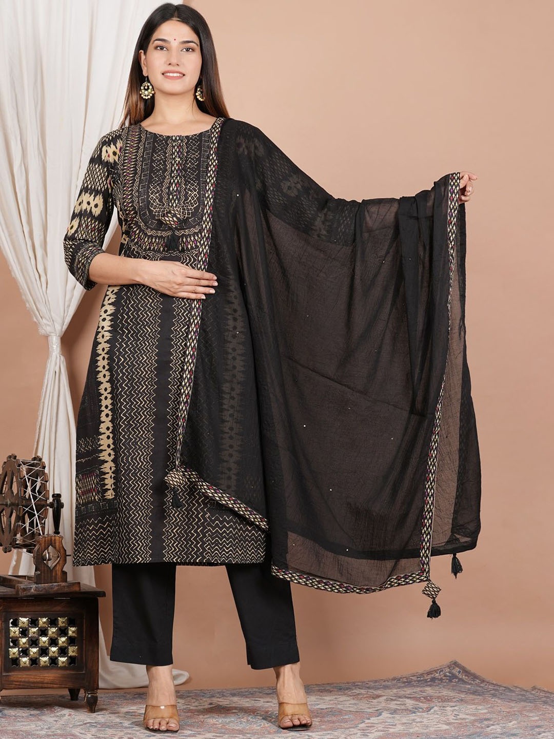 

IKRASS Floral Printed Pure Cotton Straight Kurta with Trousers & Dupatta, Black