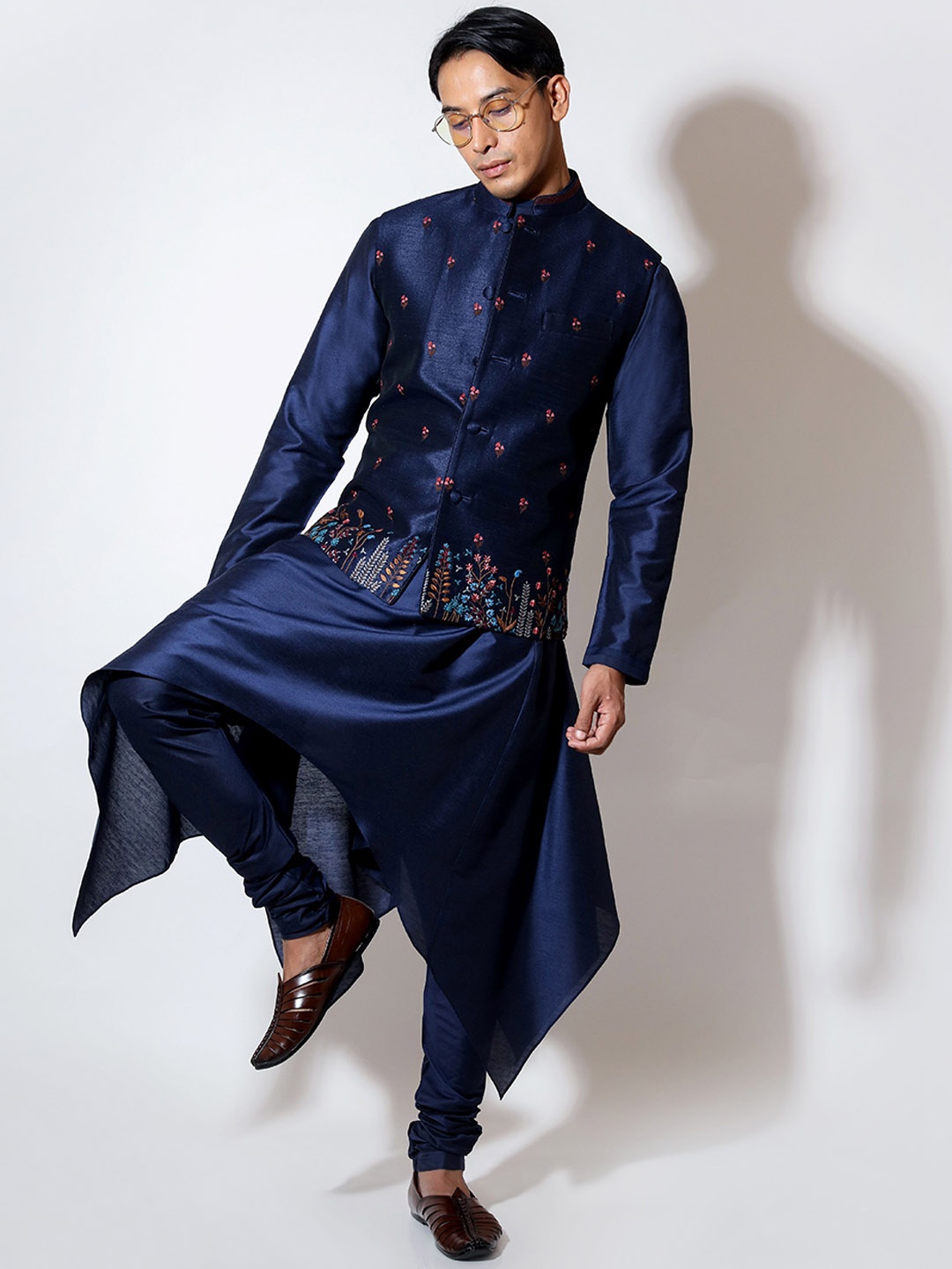 

VIVEK KARUNAKARAN Mandarin Collar A-Line Kurta With Churidar And Nehru Jacket, Navy blue