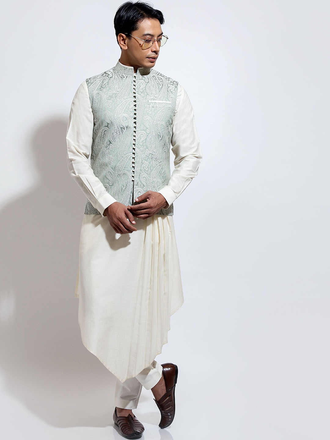 

VIVEK KARUNAKARAN Mandarin Collar A-Line Kurta with Churidar & Nehru jacket, Green