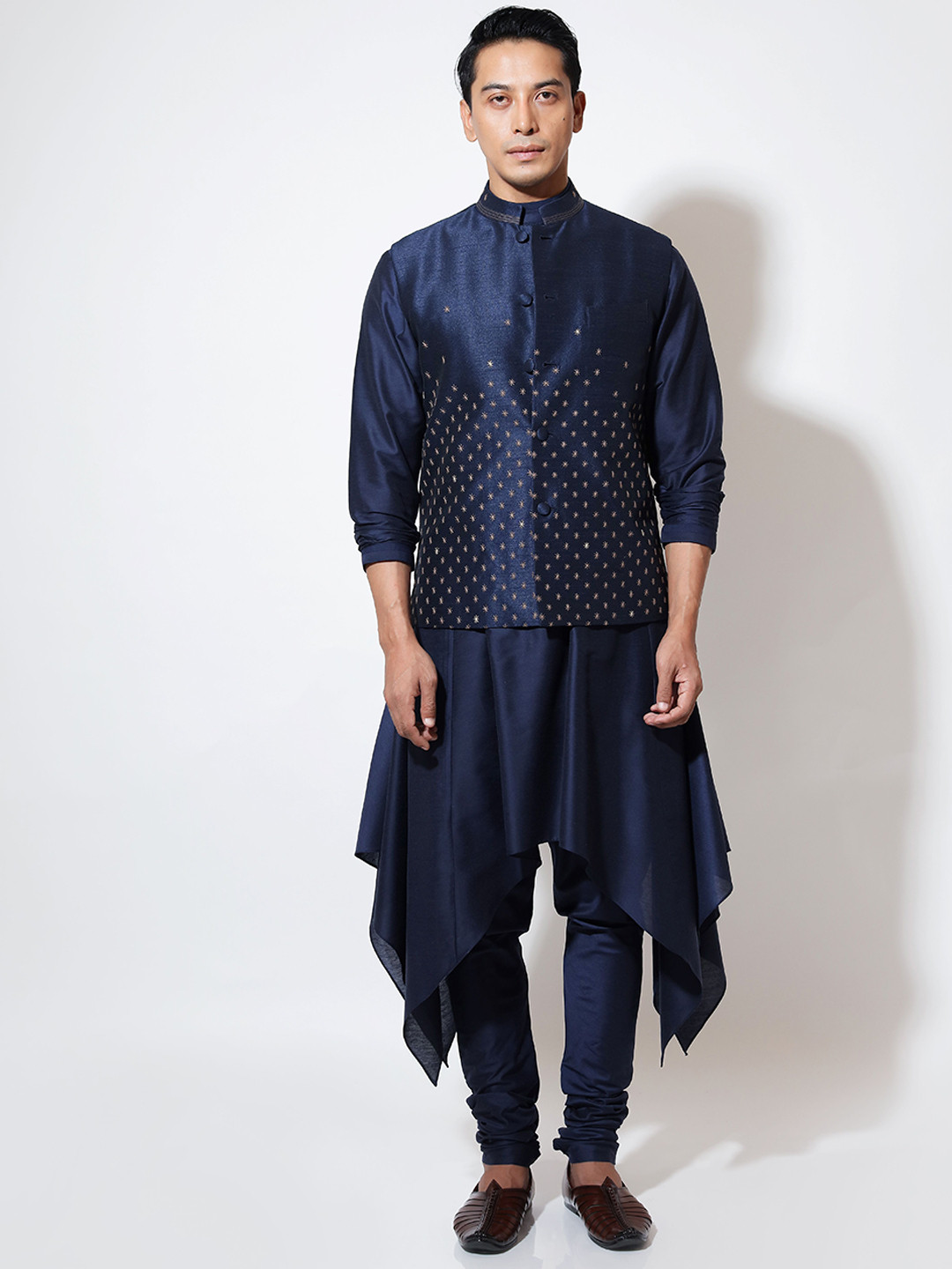 

VIVEK KARUNAKARAN Mandarin Collar Straight Kurta with Churidar & Nehru jacket, Navy blue