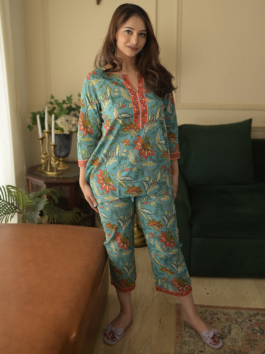 

KAHVA Floral Printed Pure Cotton Straight Kurti, Green