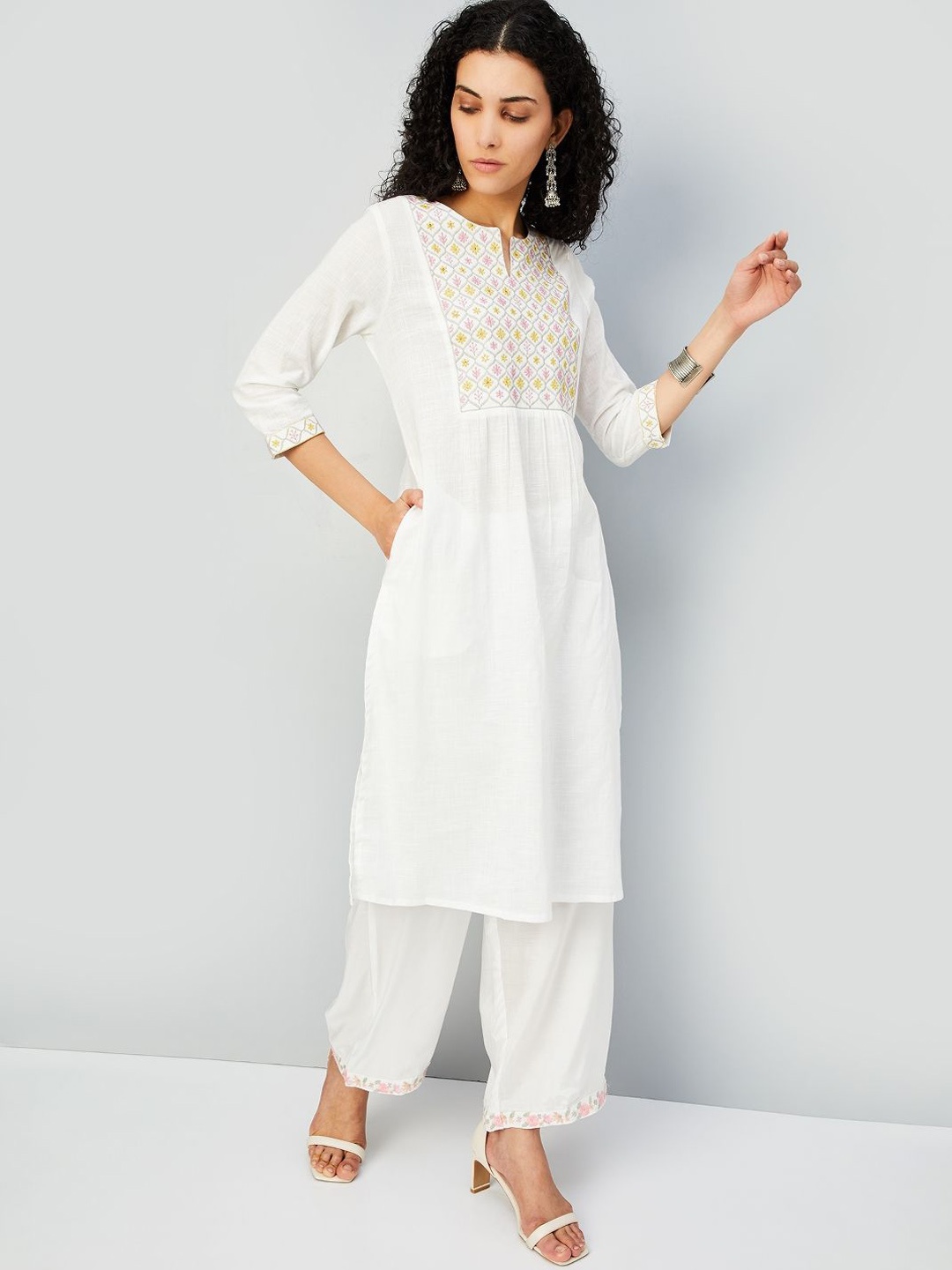 

max Floral Yoke Design Notch Neck Thread Work Straight Cotton Kurta, Off white