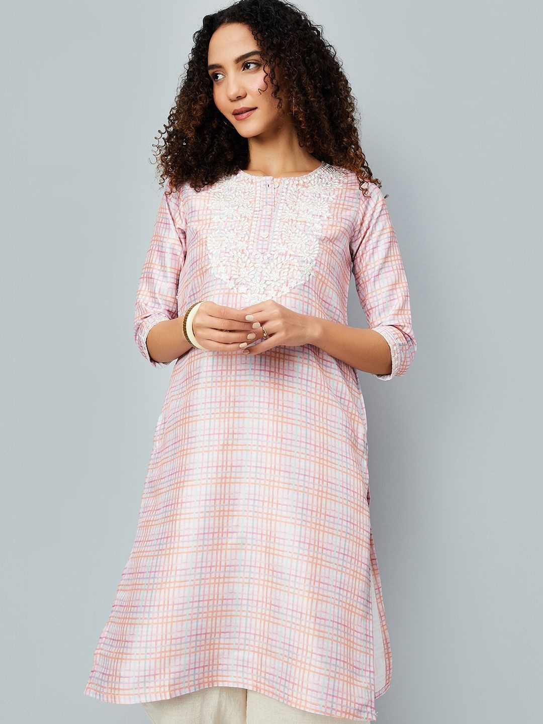 

max Women Checked Floral Embroidered Straight Kurta, Pink